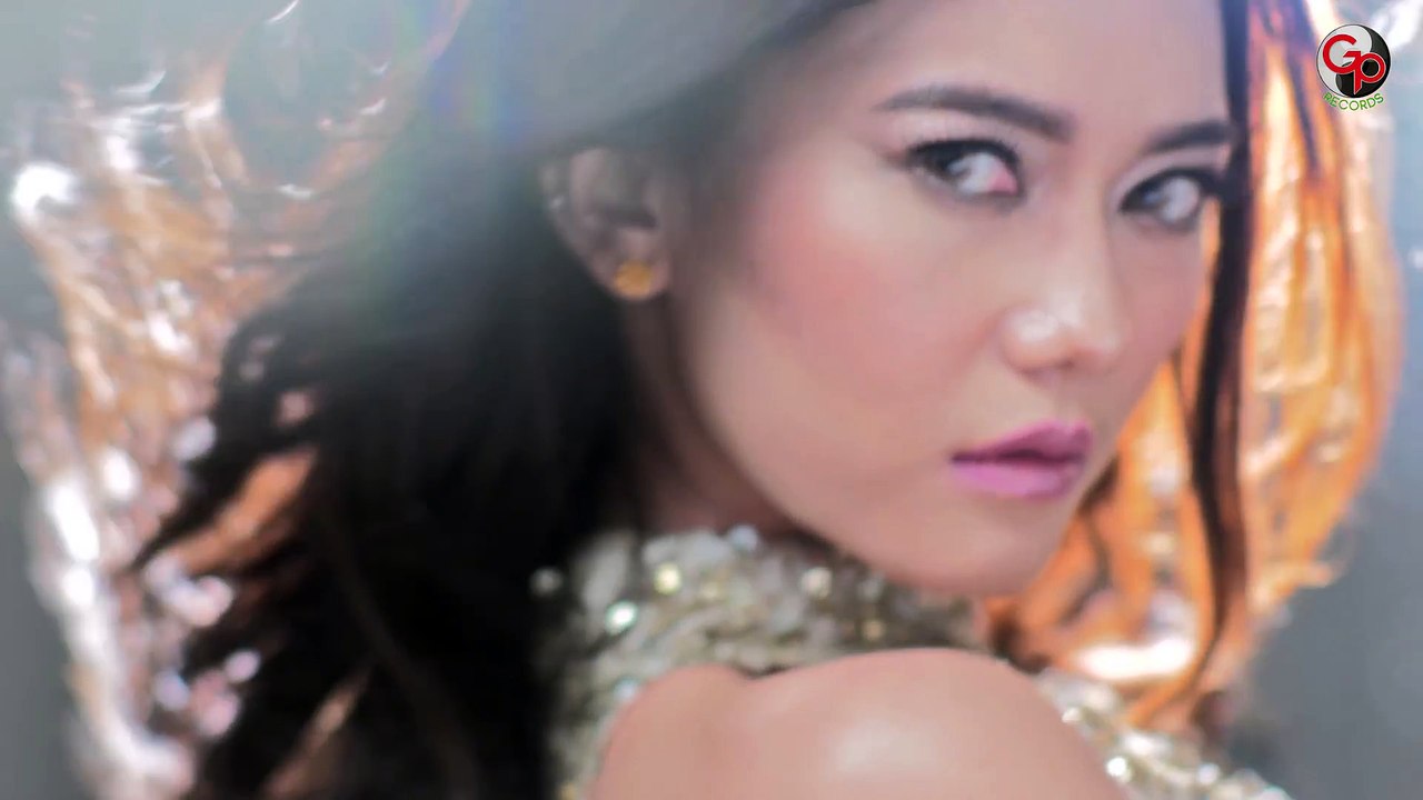 RIRIN MONG - Digoyang Cinta [Official Music Video]
