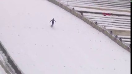 Kayakla atlamacılar gokyuzunu renklendirdi