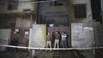 Mueren al menos 17 personas en un incendio en un almacén de plásticos en Nueva Delhi