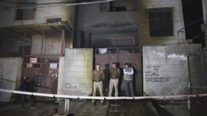 Mueren al menos 17 personas en un incendio en un almacén de plásticos en Nueva Delhi