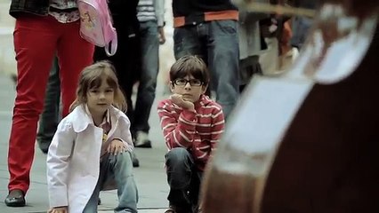 A Little Girl Gives Coins To A Street Musician And Gets The Best Surprise In Return