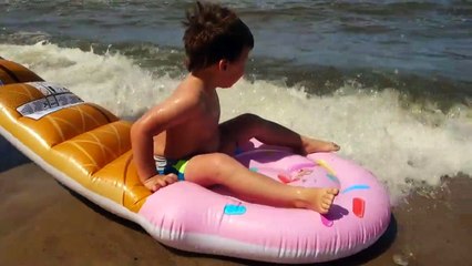 Fun babies with water Kids playing in the water Funny videos-fjlWPQKHKX4