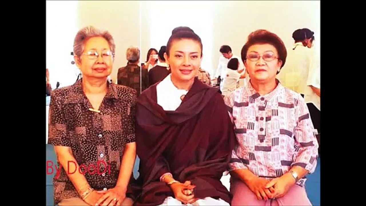 เผยภาพล่าสุดของท่านผู้หญิงศรีรัศมิ์ ที่นี่ที่เดียว!!! ทั้งจากหน้าบ้านพักที่ราชบุรี และเรือนจำเยี่ยมพ่อแม่