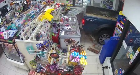 Kamyonetle Girdiler, Atm'yi Götürdüler