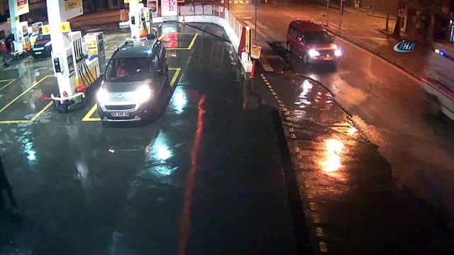 Akaryakıt istasyonunda yaşanan silahlı saldırı anı kamerada