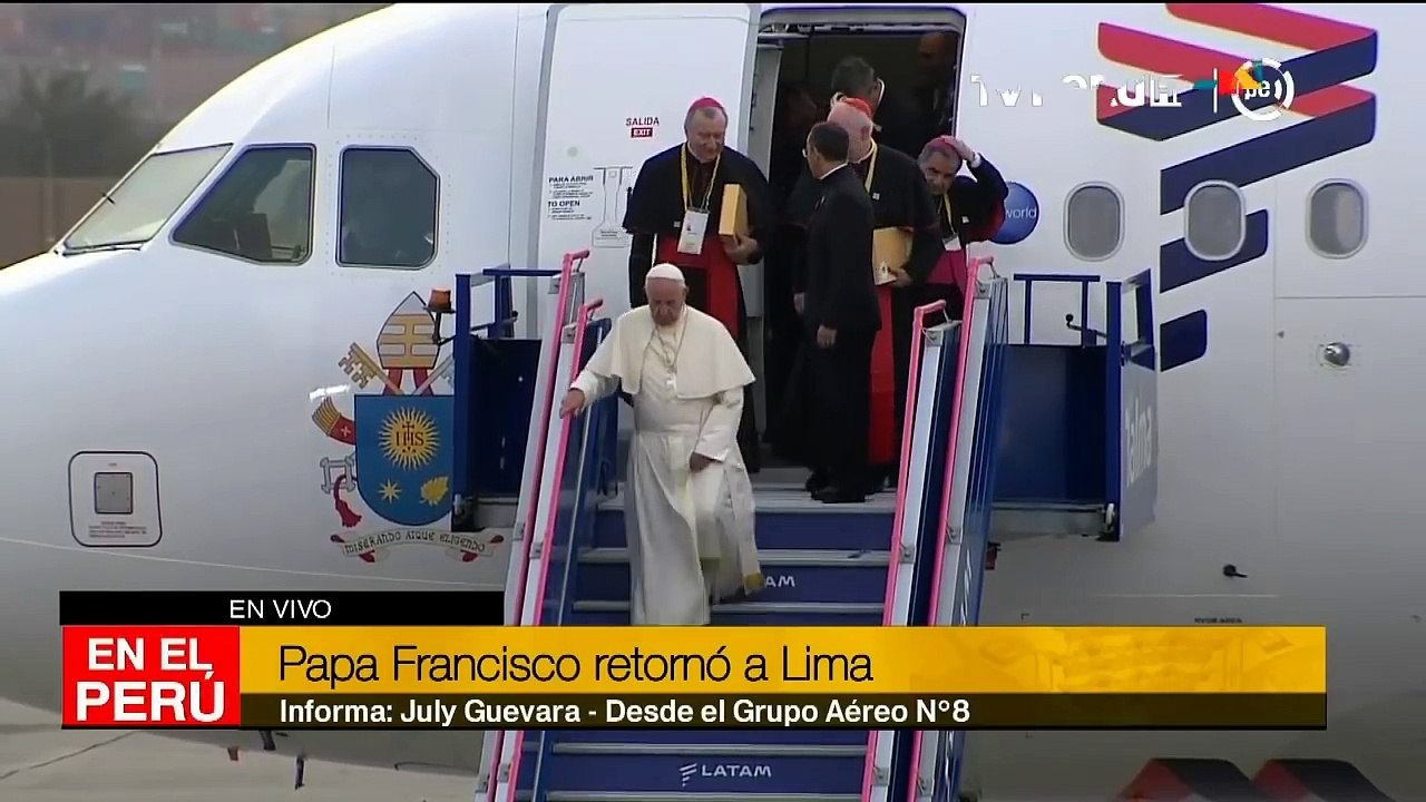 Papa Francisco saluda a miembros de la Fuerza Aérea del Peru