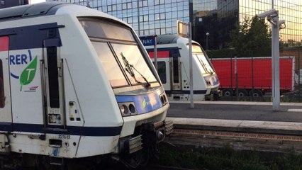 Deux Z 22500 ( MI 2N ) - RER E - Val-de-Fontenay