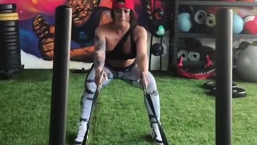 Awesome Military Girl - workout by Alysia Magen - video dailymotion