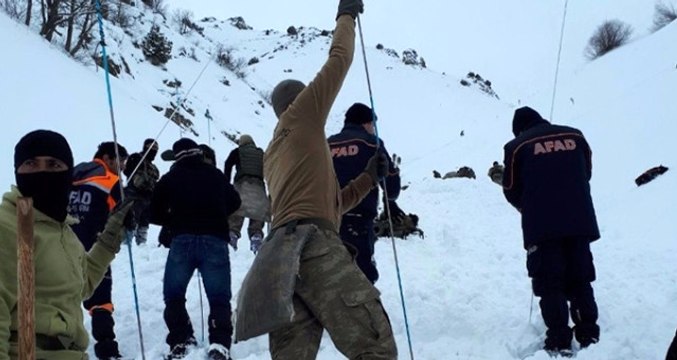 Bitlis'teki Çığ Faciasında Şehit Sayısı 5'e Yükseldi! Arama Kurtarma Çalışmaları Sürüyor