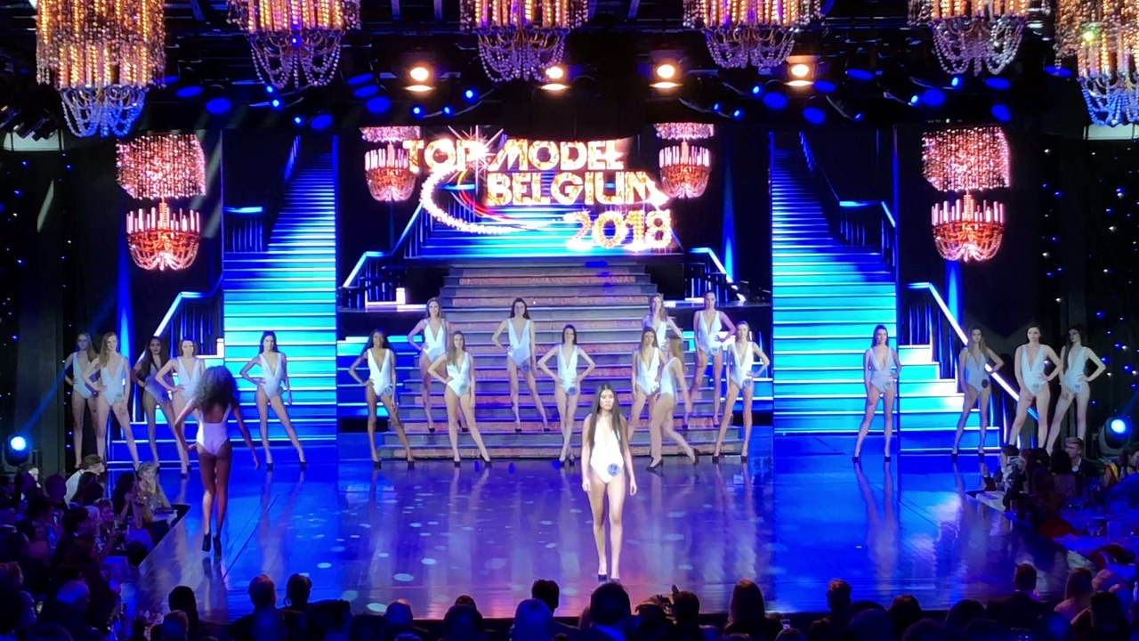 En images: Top model Belgium Lido Paris (3/3)