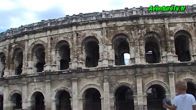 Visitez NIMES, les arènes, la maison carrée, la tour Magne ...