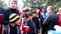 Zeytin Dalı Harekatı - Vatandaşlara Türk Bayrağı Dağıtıldı