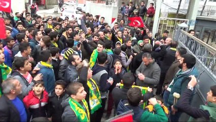 Gönüllü asker olmak isteyenler askerlik şubesine koştu