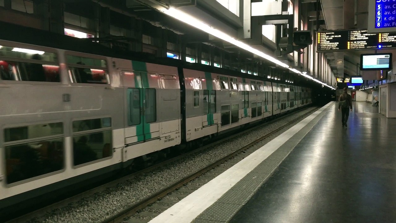 Z 1600 ( MI 09 ) - RER A - Charles de Gaulle - Etoile