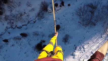 Marcher sur une sangle à 200m entre 2 montagnes !