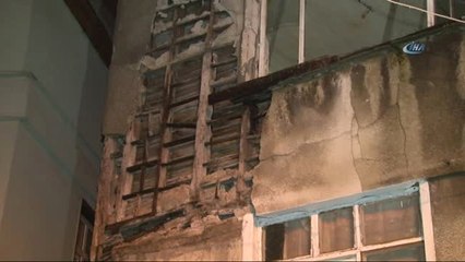 Beyoğlu'nda Tarihi Binada Çökme Meydana Geldi