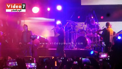 عمرو دياب يغنى "الليلة" لايف