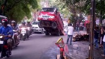 IDIOTS On Trucks 1 part | Compilation Videos Overloaded Trucks 2017 | Fails Trucks | Tipping Truck.