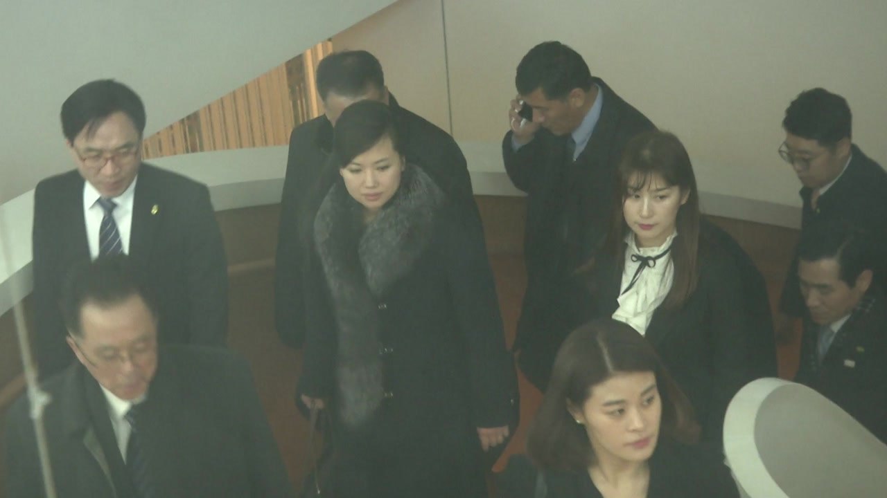 북한 예술단 사전점검단, 서울 이동...공연장 점검 / YTN