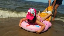 Fun babies with water Kids playing in the water Funny videos-fjlWPQKHKX4