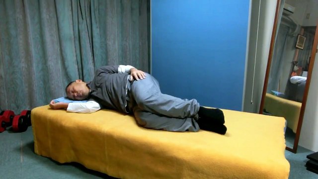 Gist: Roll the pelvis and lift the head to free the neck (#Feldenkrais ATM)