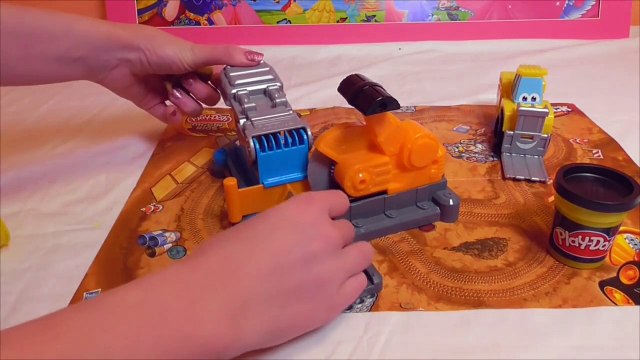 Little Kelly - Toys & Play Doh - DIGGIN' RIGS Play Doh Toys!