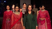 Shraddha Kapoor 2018 Rampwalk for Anita Dongre at The Wedding Junction Show