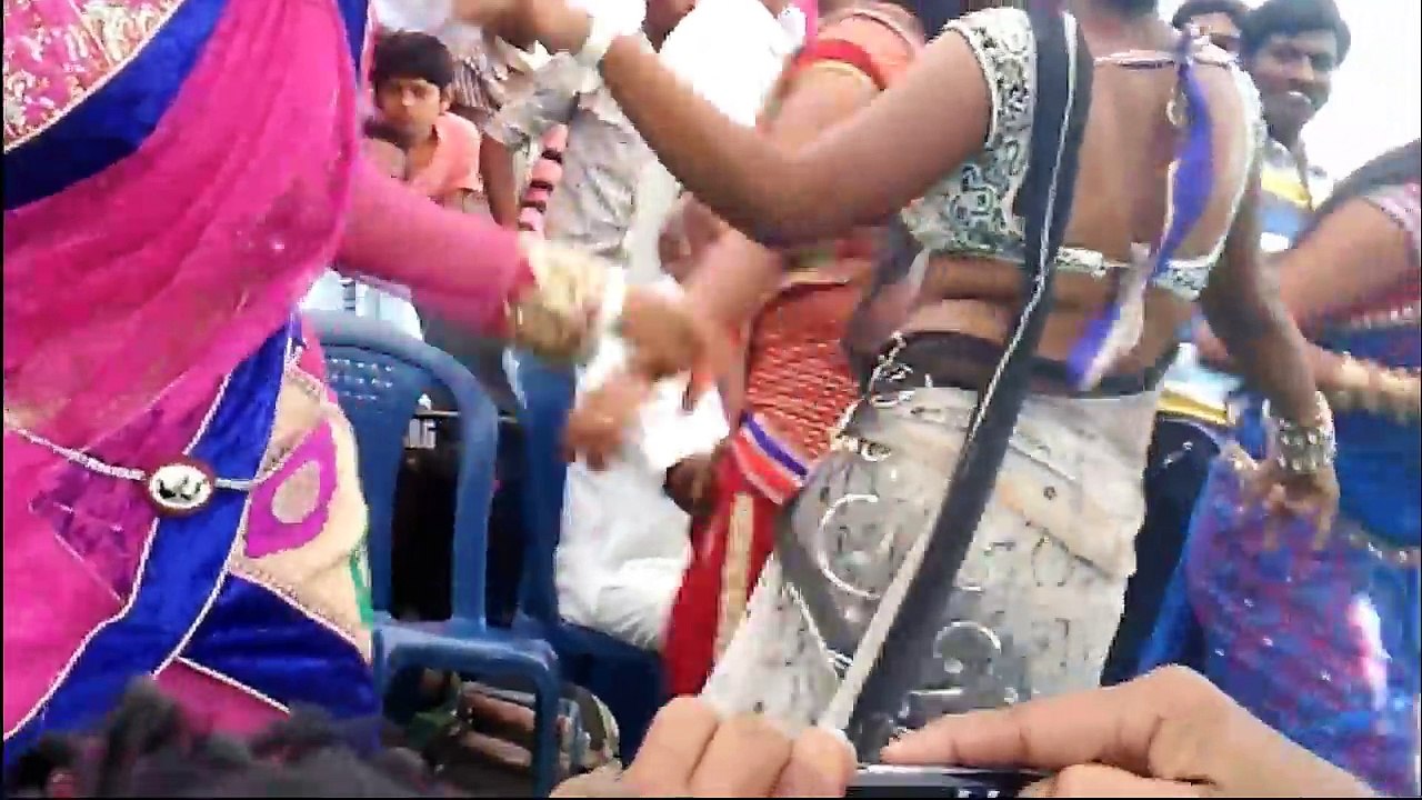 அடேங்கப்பா !! இப்படி ஒரு டான்ஸை நீங்க பாத்திருக்கீங்களா ??