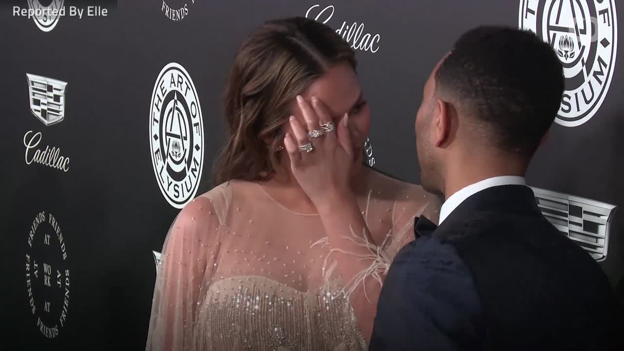 Chrissy Teigen Posts Babybump