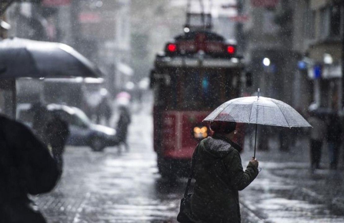 Meteoroloji Duyurdu: İstanbul'a Bu Gece Karla Karışık Yağmur Geliyor