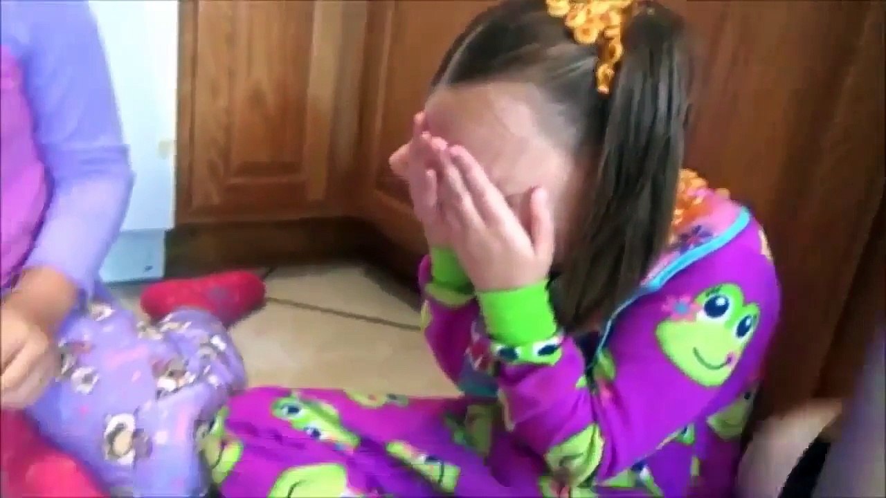 Baby Real Food Fight Victoria vs Annabelle McDonald's Hidden Eggs Toy