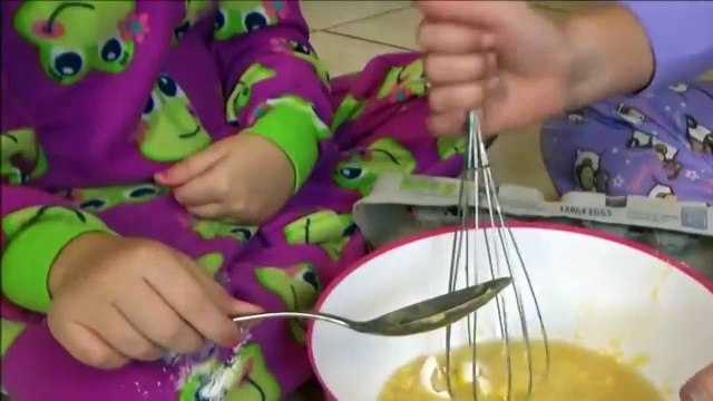 Bad Baby Cake Baking Fail Victoria Annabelle Freak Daddy Toy Freaks Family[1]