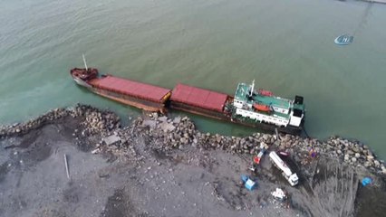 Karaya Oturarak İkiye Bölünen Gemi Havadan Görüntülendi