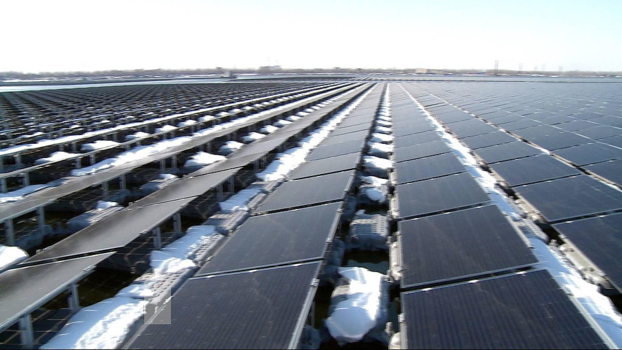 China builds largest floating solar farm in the world