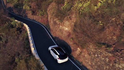 The new Nissan LEAF - Driving Video