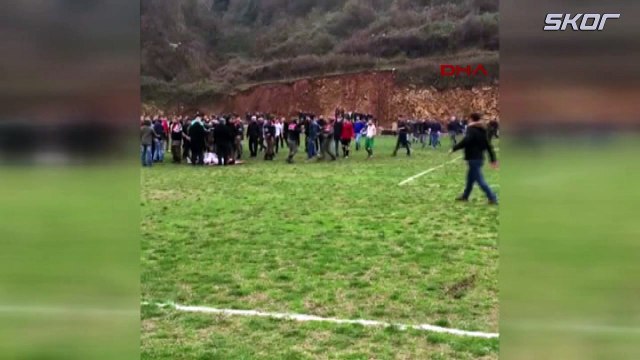 Amatör küme maçında saha karıştı, iki futbolcu hastanelik oldu