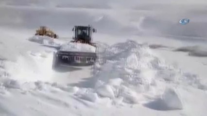 Erzurum'un Kırsalında Kar 2,5 Metreyi Buldu