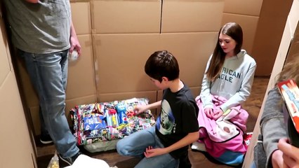 24 Hour Overnight In Huge Box Fort Maze / That YouTub3 Family