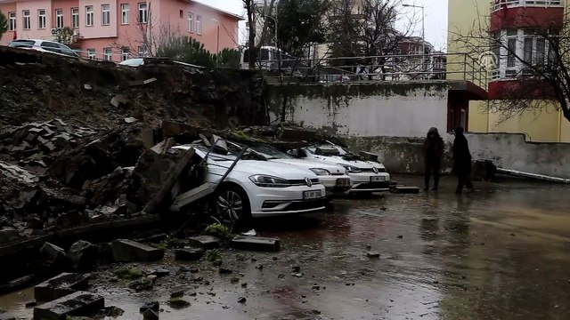 Sitenin istinat duvarı çöktü - TEKİRDAĞ