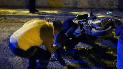 Darp edilen genç motosikletiyle kaza yaptı