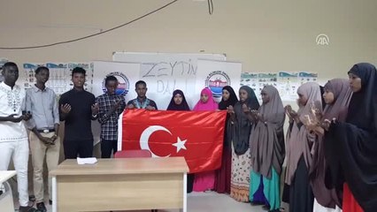 Somalili Öğrencilerden Zeytin Dalı Harekatı'na "Zafer Duası"