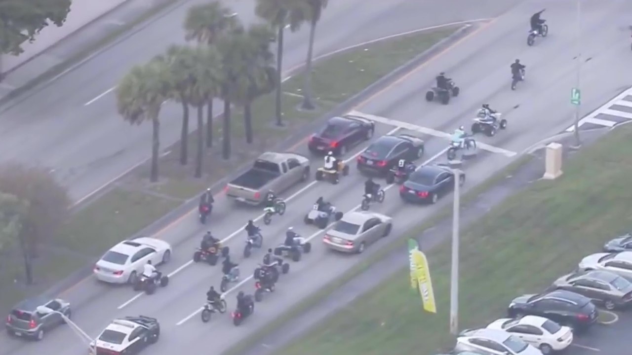 Un policier en galère pour arrêter un convoi de jeunes