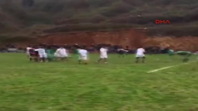 Sakarya Amatör Küme Maçında Saha Karıştı, İki Futbolcu Hastanelik Oldu