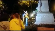 Los separatistas ponen una estelada en el monumento de Rafael de Casanovas mientras los Mossos amonestan a Ortega Smith (VOX) por poner la bandera española [Hemeroteca]