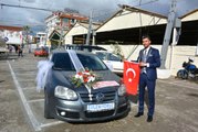 Mehmetçik'e Destek İçin Gelin Arabasını Zeytin Dallarıyla Süslediler
