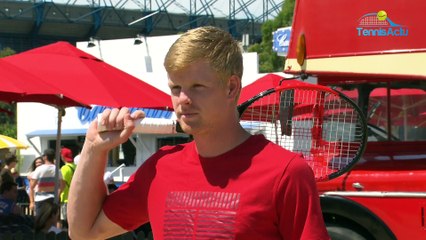 Open d'Australie 2018 - Kyle Edmund à Melbourne avec son bus de Londres