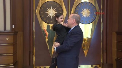 Cumhurbaşkanı Erdoğan, Irmak Ayşe ile Külliye'de Görüştü
