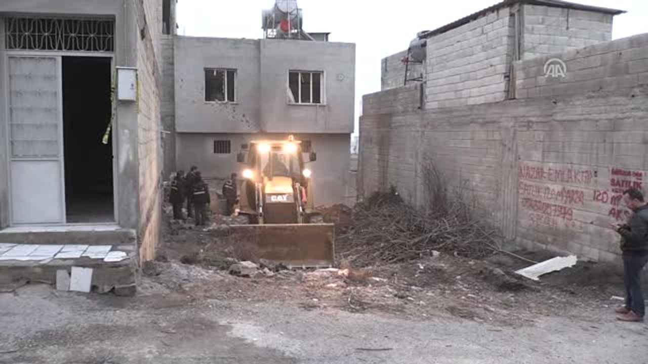 Afrin'den Atılan Roket Ahıra İsabet Etti (2)