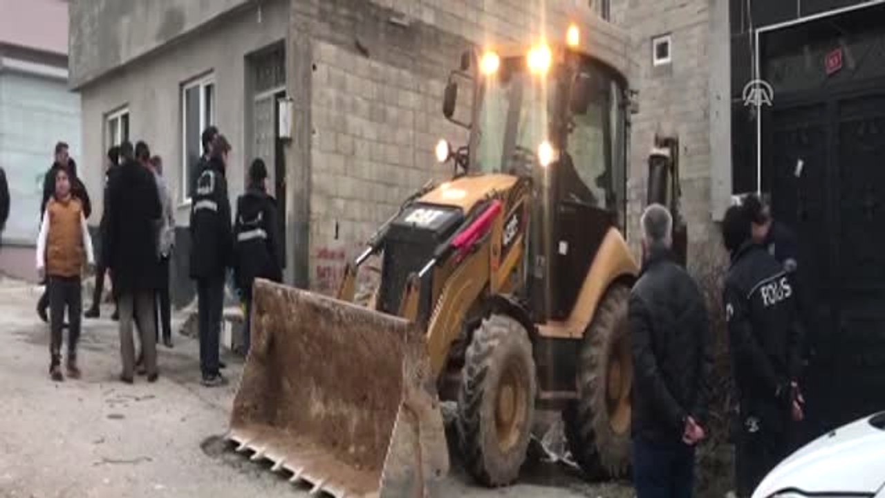 Afrin'den Atılan Roket Ahıra İsabet Etti