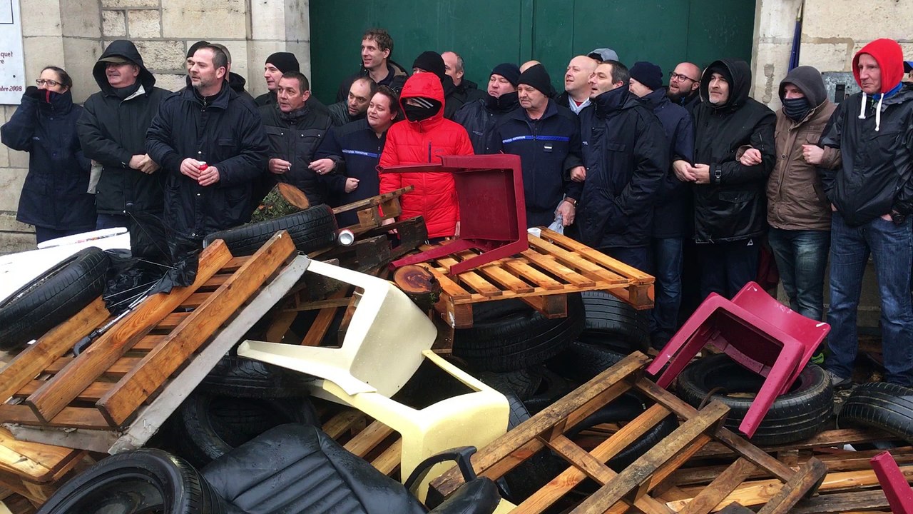 Les surveillants pénitentiaires de la maison d'arrêt de Besançon repoussent la tentative d'intervention des forces de l'ordre